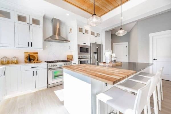 BATHROOM & KITCHEN REMODELING