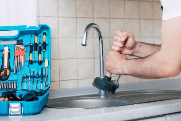 DRAIN CLEANING & UNCLOGGING